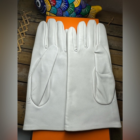🐳 Hermès leather gloves in Gris Perle in Lambskin size 7.5 - Picture 3 of 14